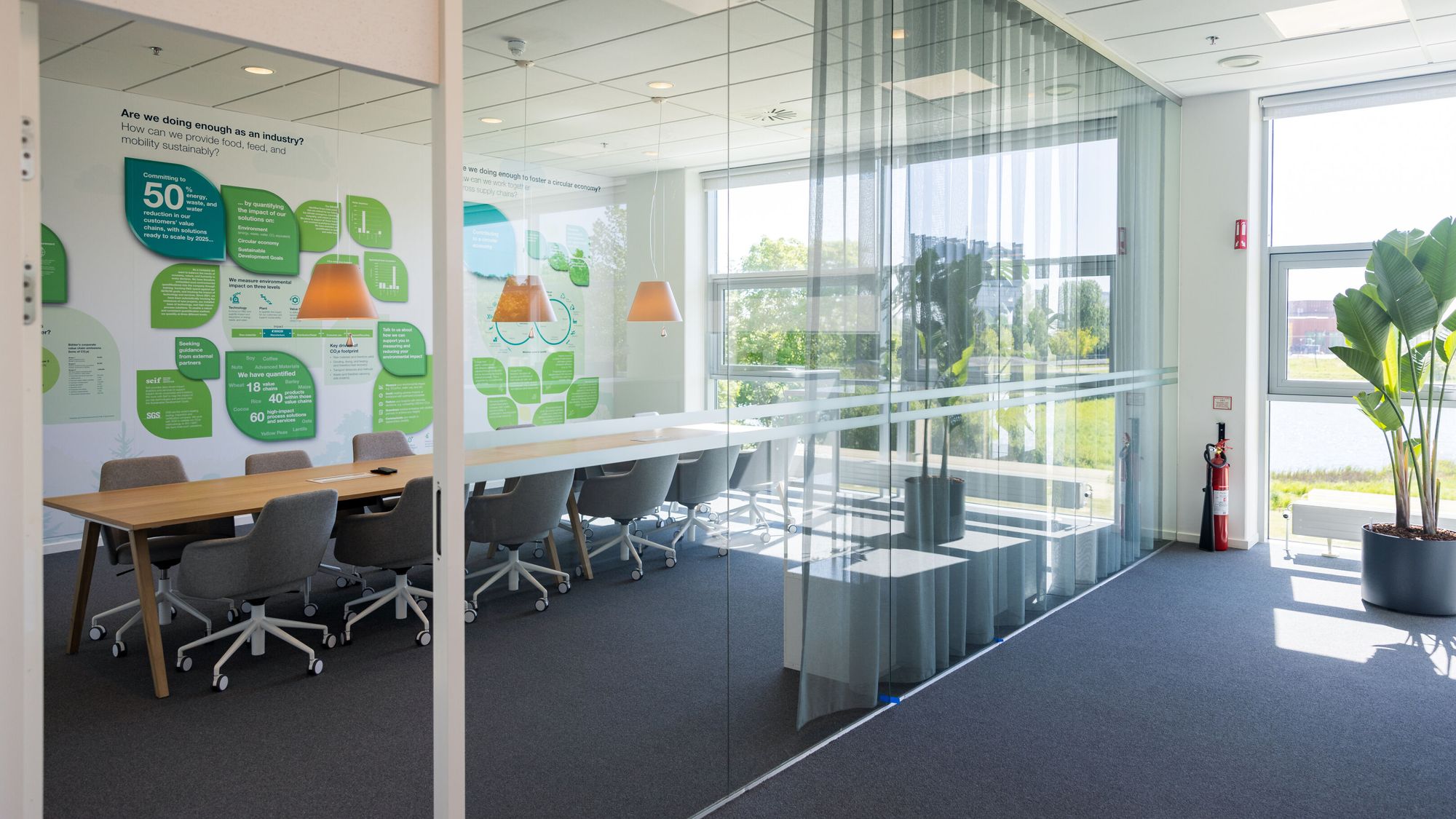 Bühler expert training customers in a well-equipped classroom.