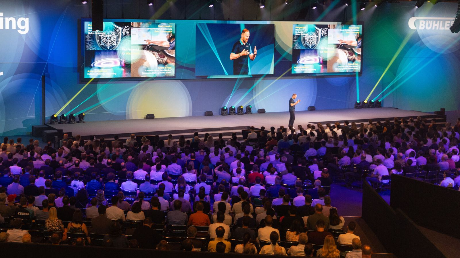 NWD25-Employee_Day-Stefan_Scheiber-on_stage-6116.jpg