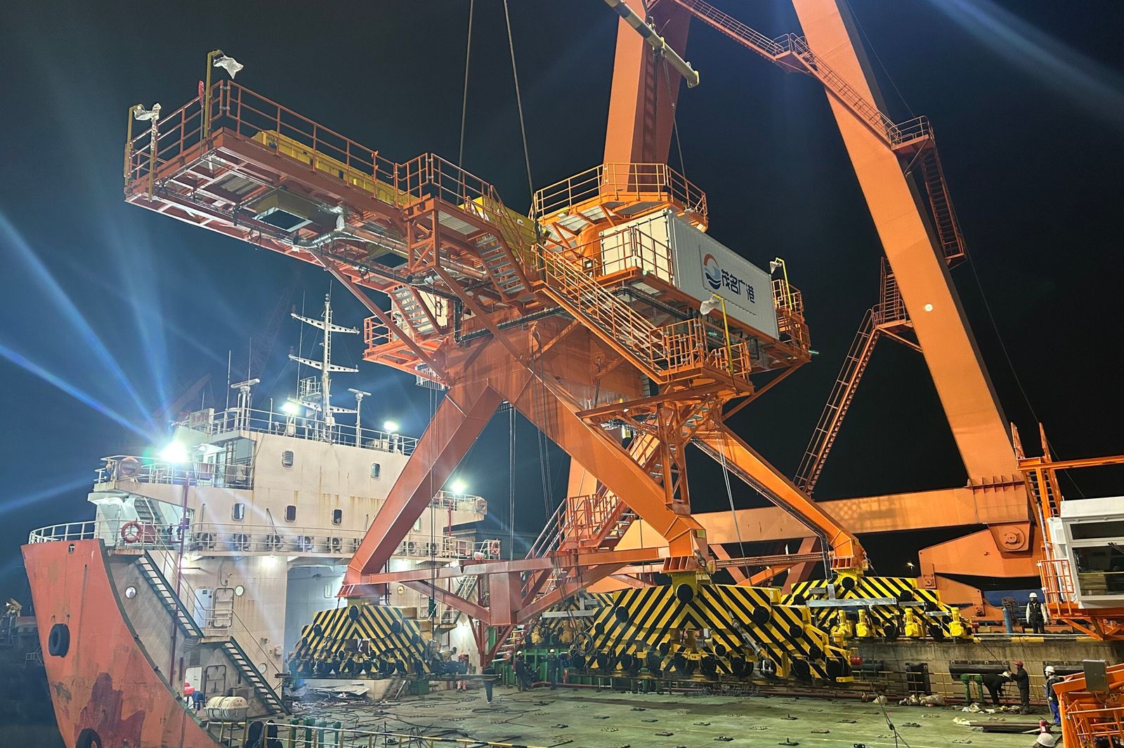 Door_frame_loaded_onto_ship.jpg