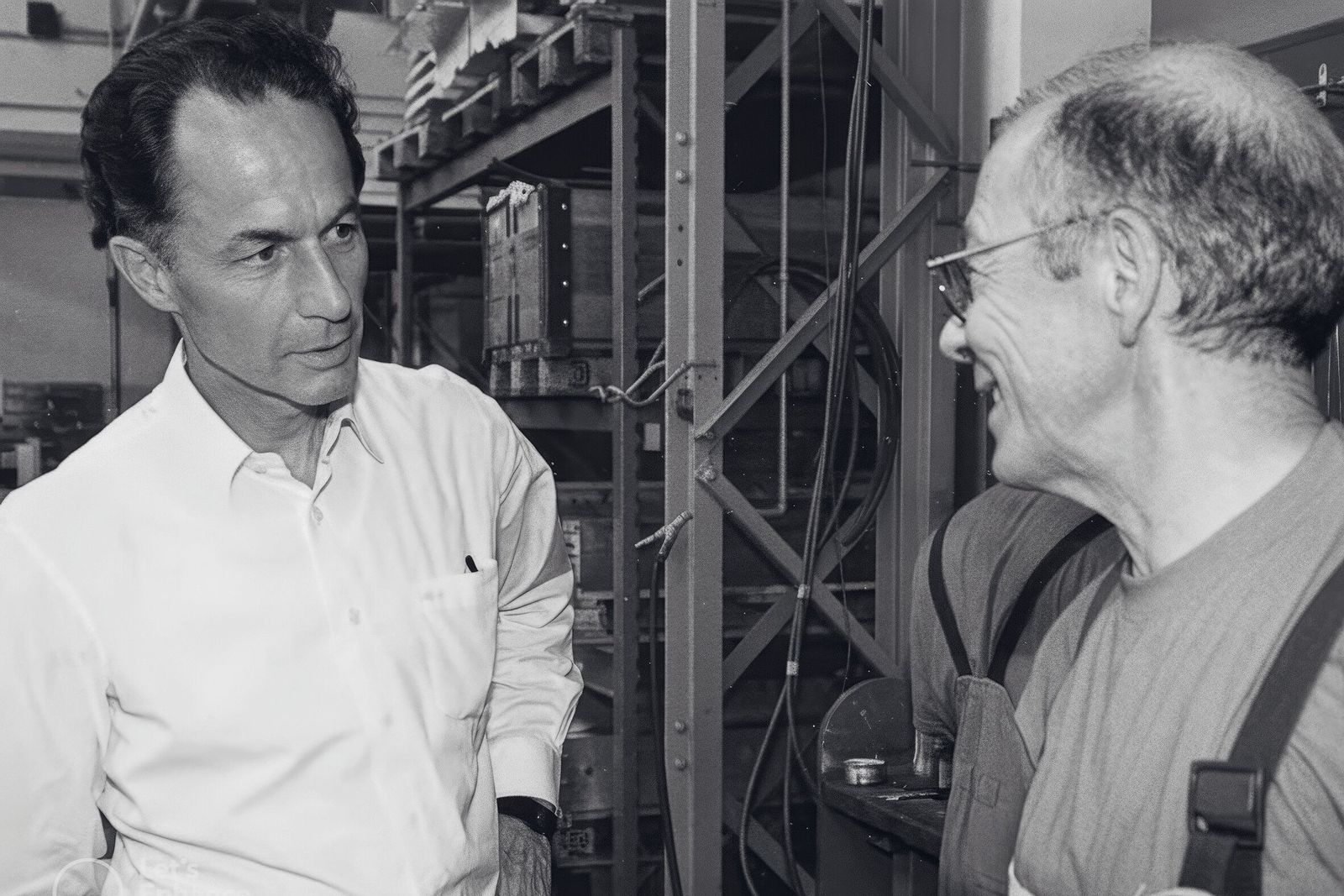 Urs Bühler often sought direct conversations with employees – here with Costatino Marchioni. 