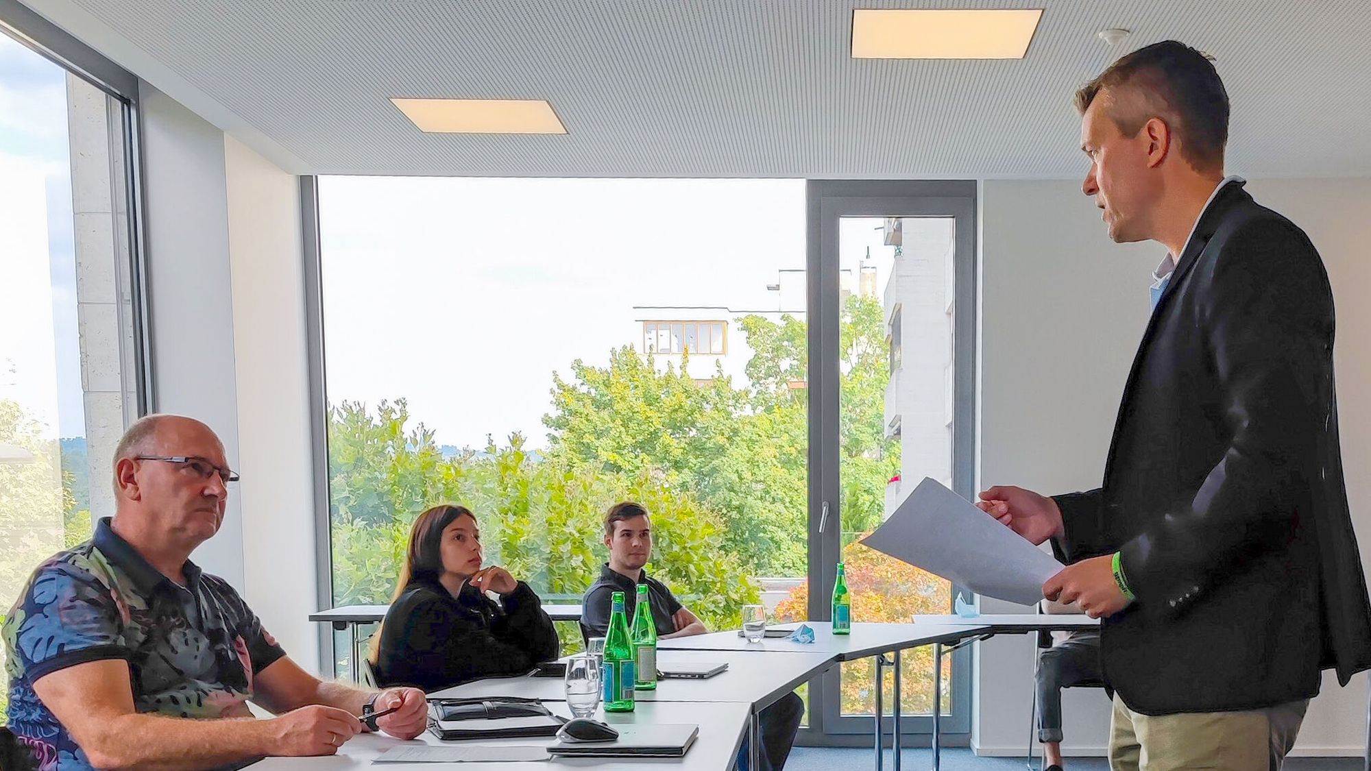 Xavier Olsson im Gespräch mit MAK Mitgliedern.