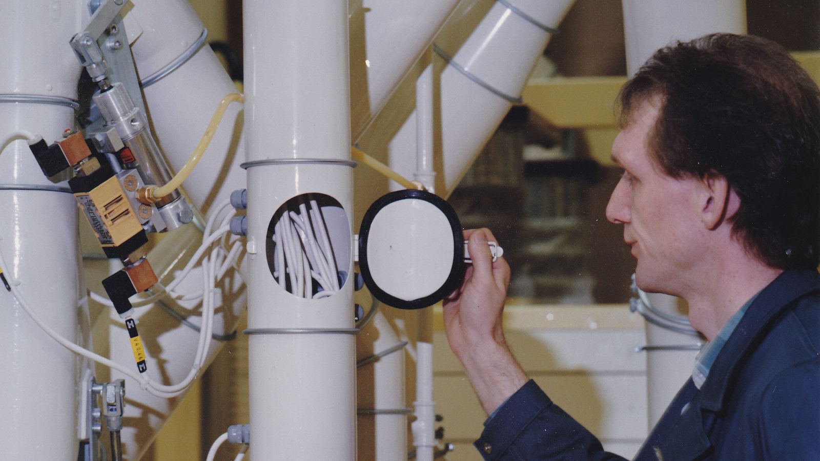 Hans Tschudin als Chefmonteur in Chancelot Flour Mill Edinburgh, 1989 – manchmal braucht es auch aussergewöhnliche Lösungen beim Bau einer Mühle.