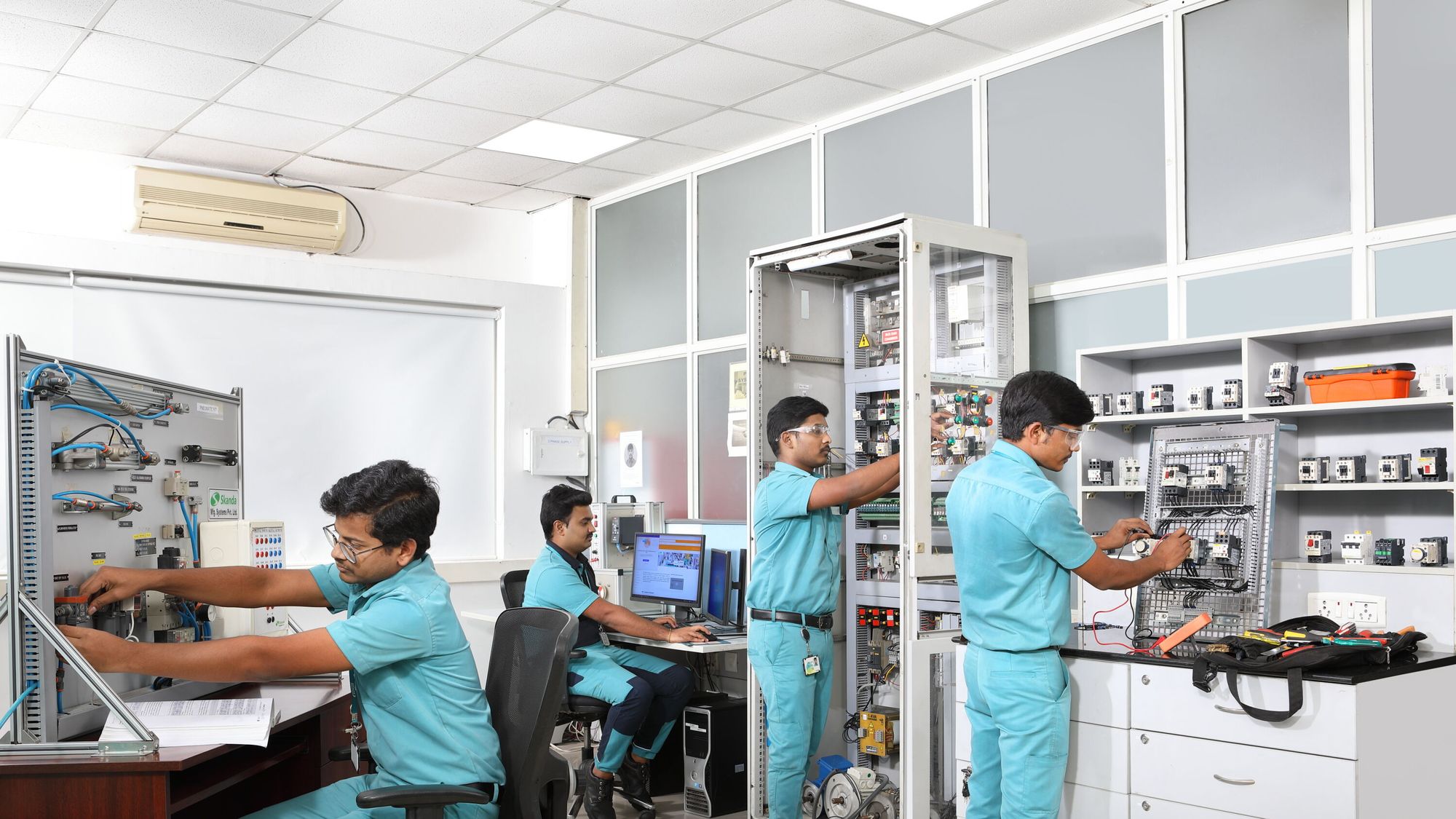 Graduate Trainees: Learning, building, and growing with Bühler.