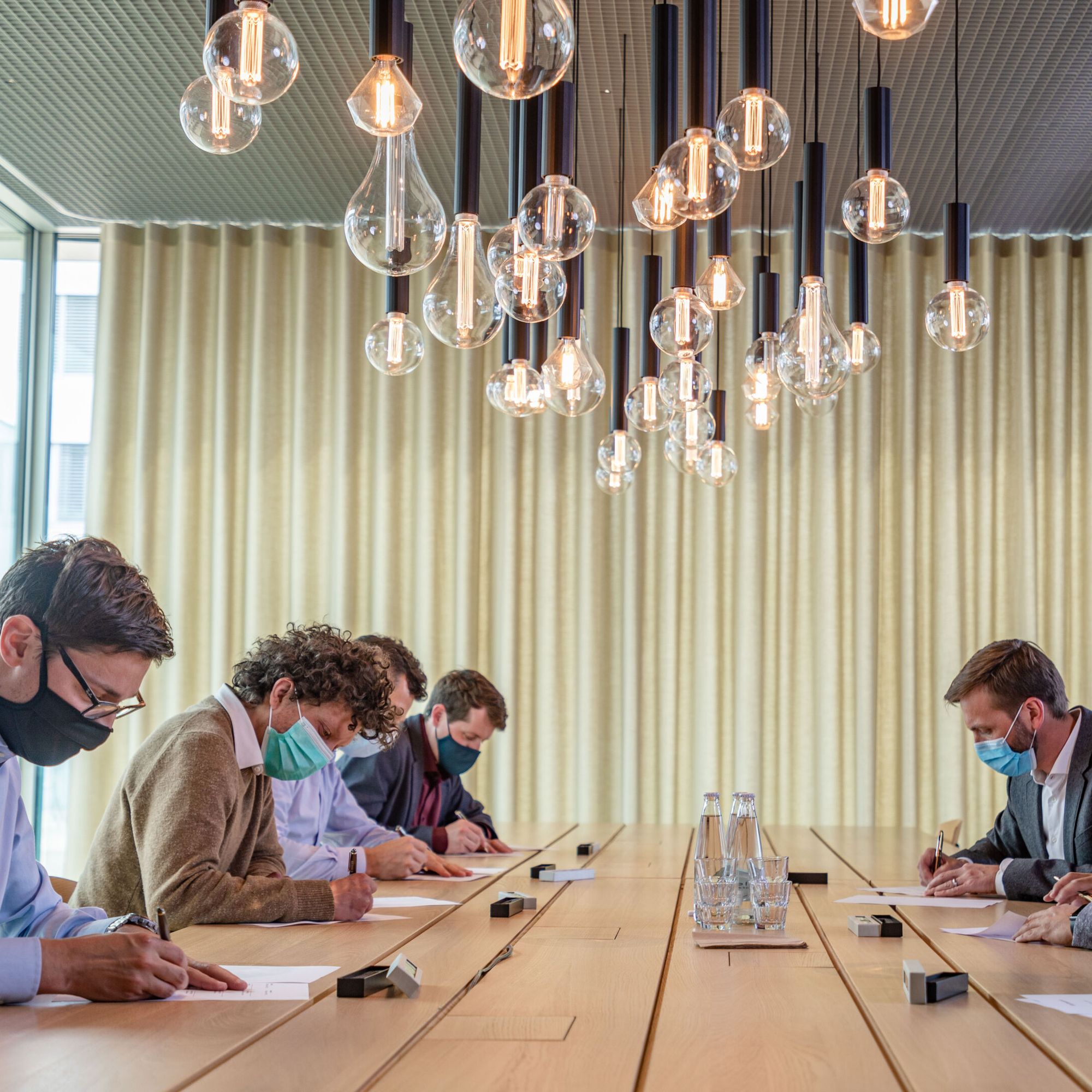 Ein Start-up aus dem Kanton Thurgau in der Schweiz, die Regiomalz AG, beim Unterzeichnen des Letter of Intent für den Bau des ersten RimoMalt.