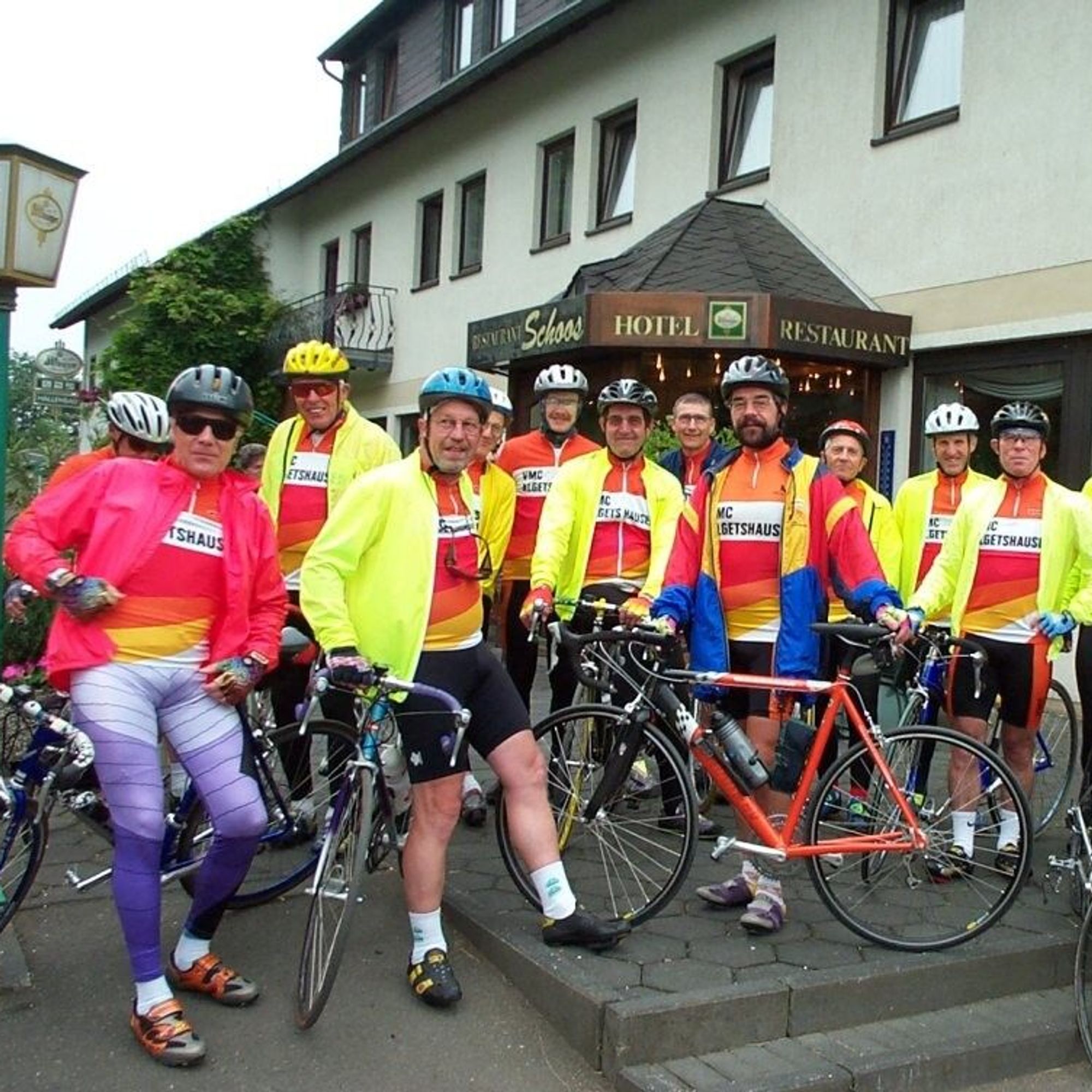 Gallus Hälg und seine Frau sind im Velo- Motoclub Algetshausen (VMCA)